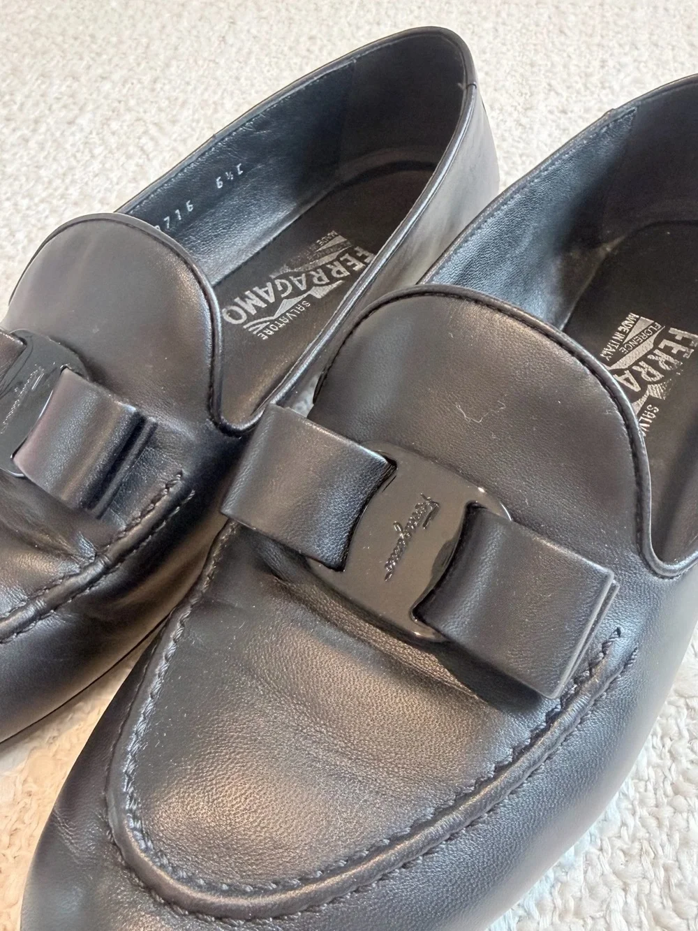 Authentic Salvatore Ferragamo Vara Bow Black Leather Loafers – Size 6.5 C